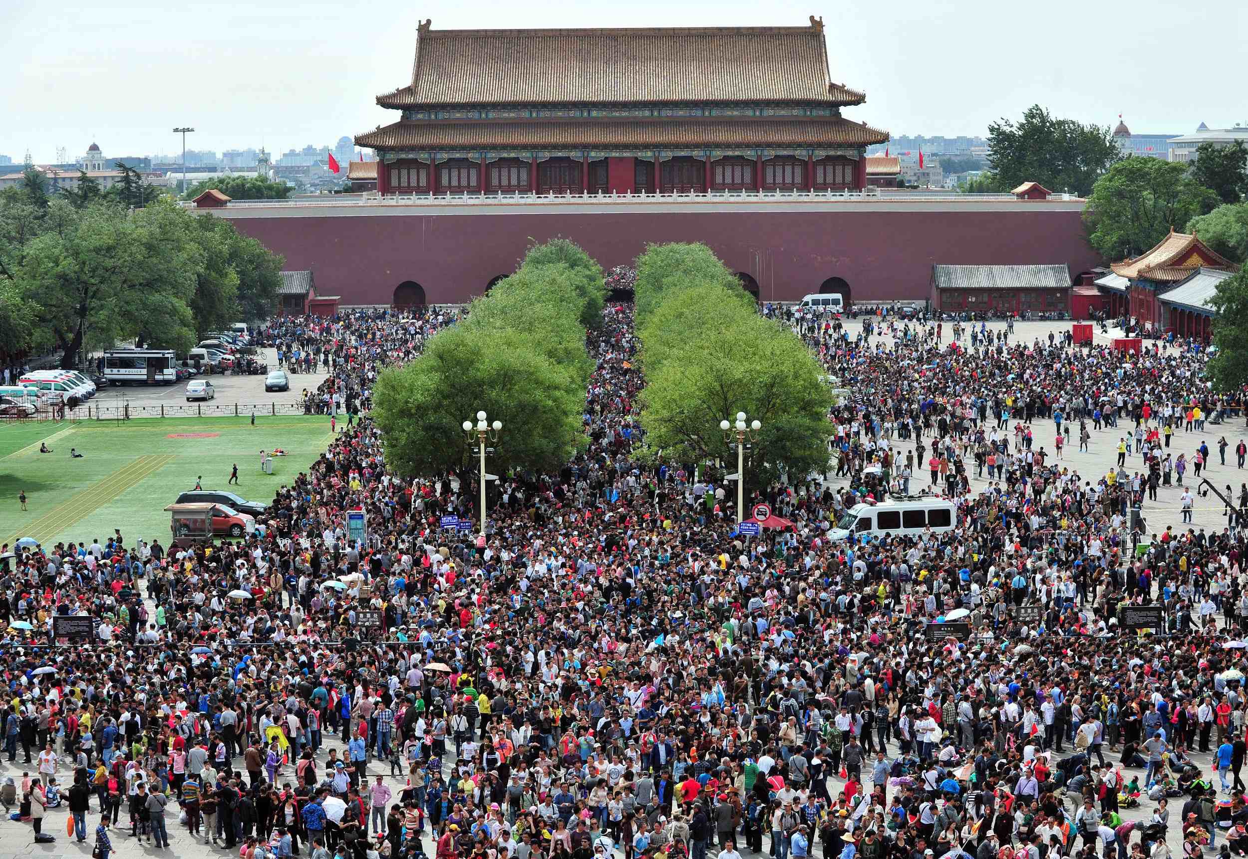 Palace Museum plans to move out half staff for more public s