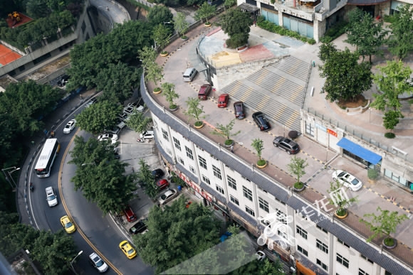 Rooftop road in Chinese city wows netizens