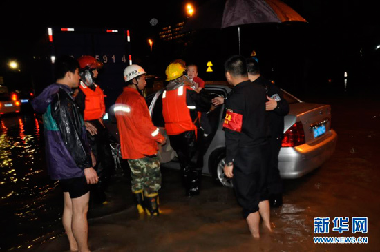 中国南部迎来暴雨冰雹至少16人死亡