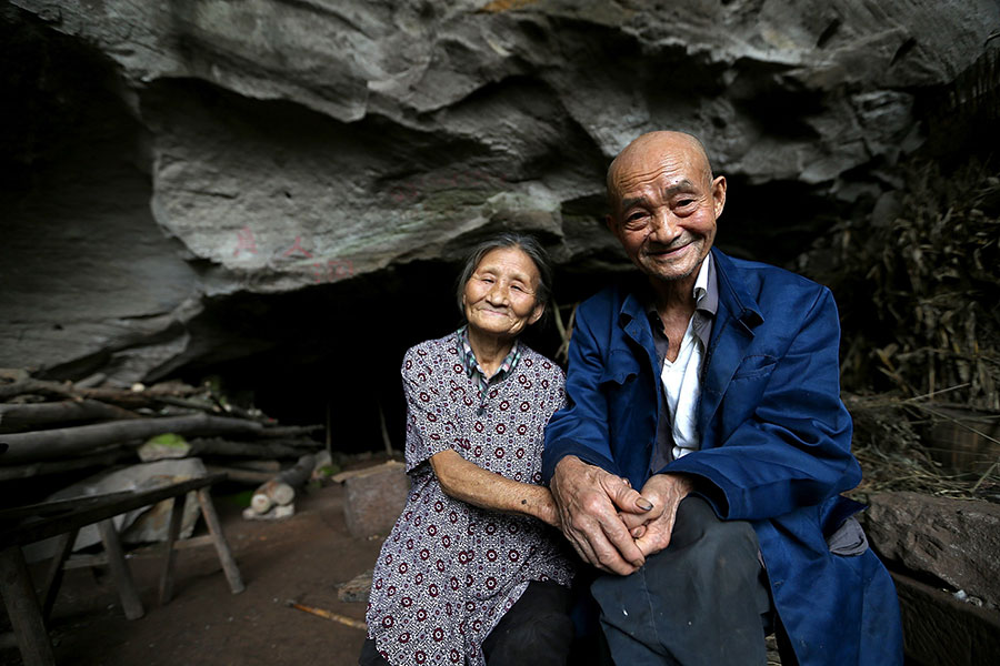 南充夫妻山洞居住54年网友赞其神仙眷侣 双语新闻 英语阅读 英语网