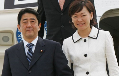 安倍深陷“购地门”泥淖 超长首相任期梦被夫人击碎？