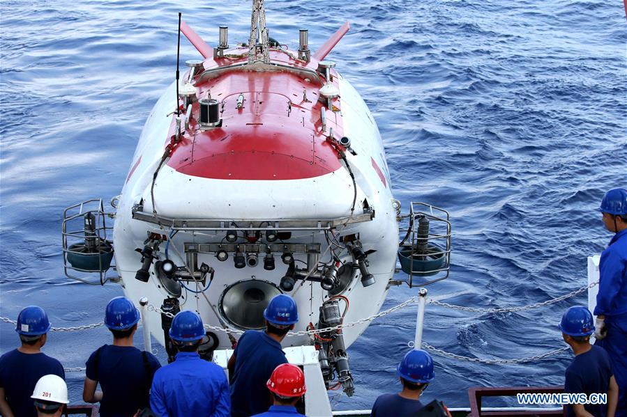 蛟龙号潜水器中国南海探测浊流