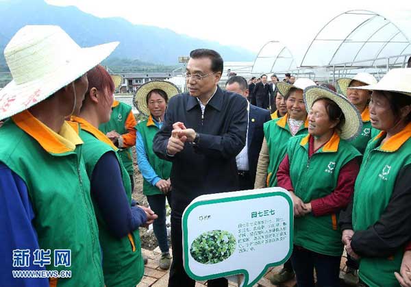 Premier Li visits quake-hit province, urges better developme