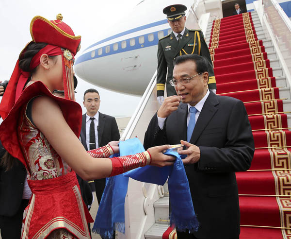 李克强总理抵达蒙古国将出席亚欧首脑会议