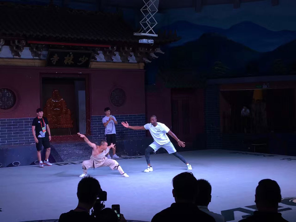 NBA明星泰隆·韦德学习中国功夫