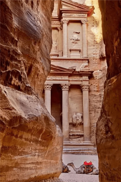 Rock climbers prevent rock slides at the Siq