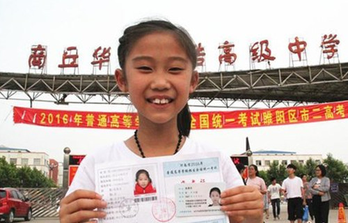 河南9岁女孩参加高考总分172
