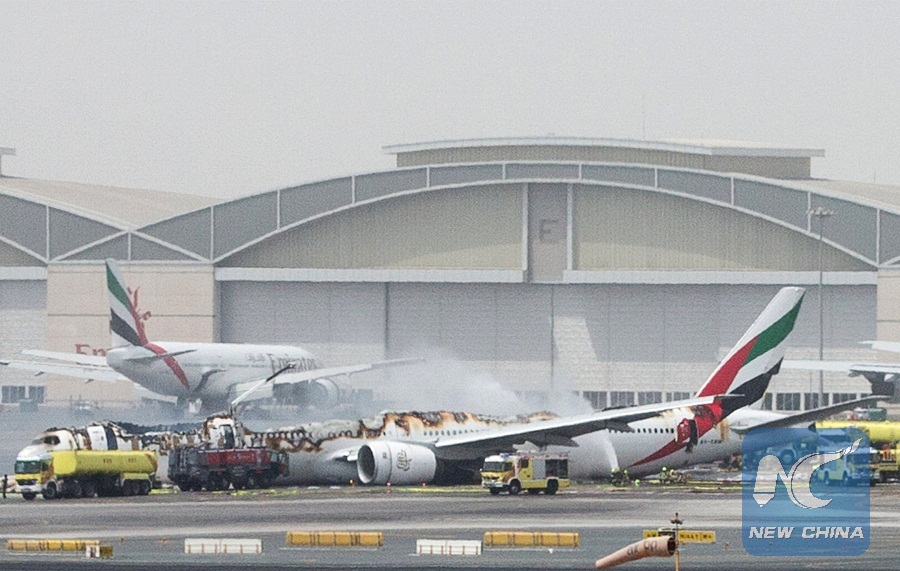 阿联酋航空班机迫降后爆炸 机上300人安全疏散