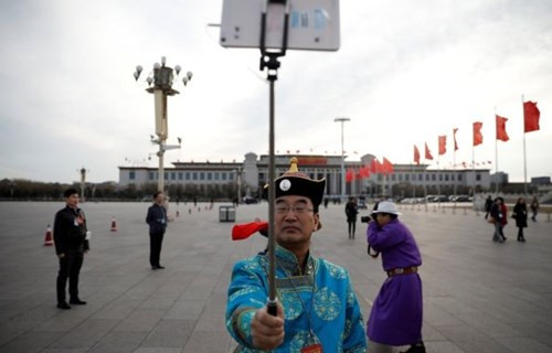 两会报告：2017年中国GDP增长目标下移为6.5%左右