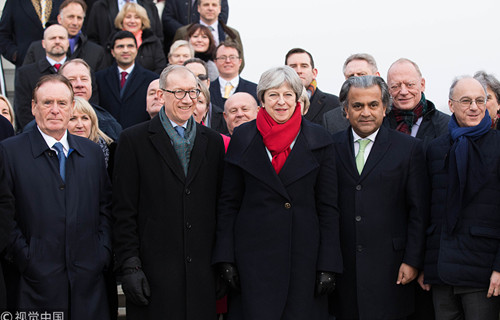 英国首相飞抵武汉开启访华之旅 首站前往武大