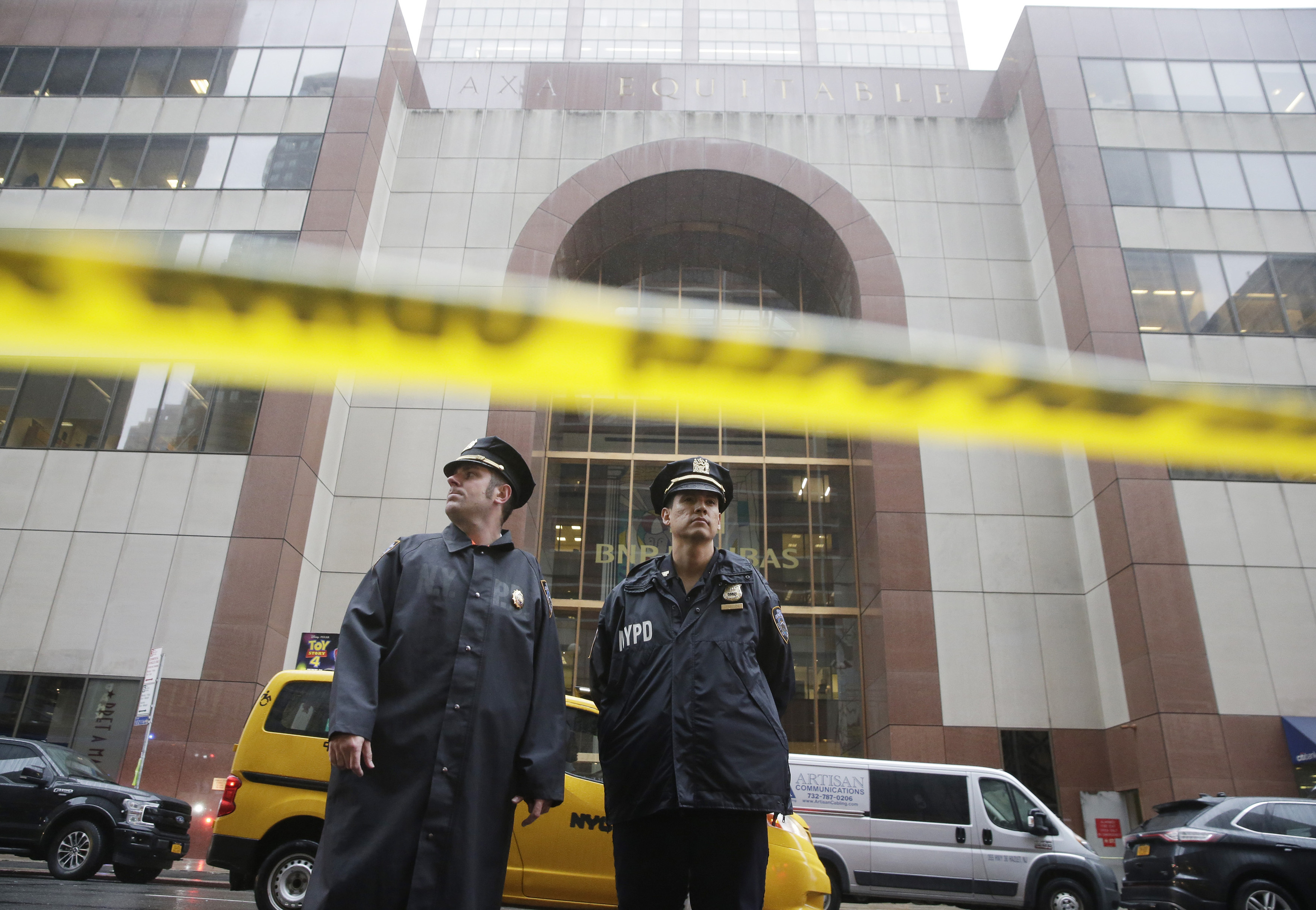 纽约市中心直升机坠楼引起恐慌，以为911重现