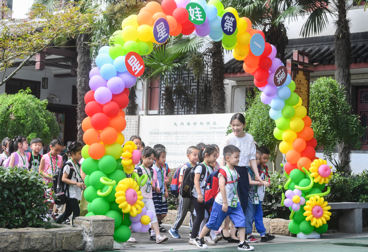 “神兽”归笼，各地学校陆续开学