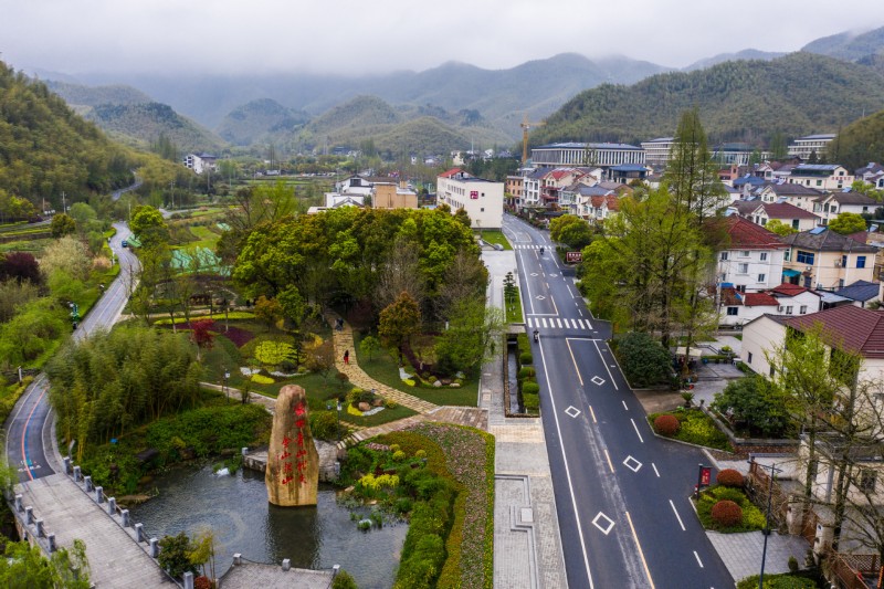 余村和西递村被选为最佳旅游村，驴友们想去看看吗？