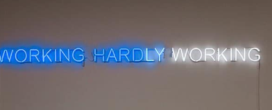 经常混淆的词：HARD VS HARDLY