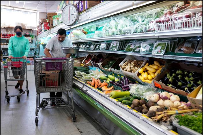 美国民众花在食品上的钱更多 但是买的却更少了