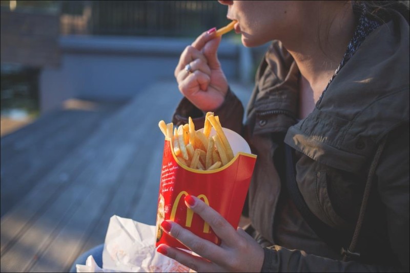 全球自身免疫性疾病病例激增，专家：快餐饮食是重要诱因